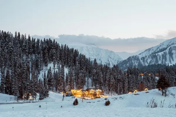 4 Nights / 5 Days Kashmir Honeymoon Package